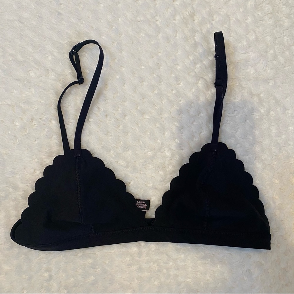 Victoria’s Secret black bralette